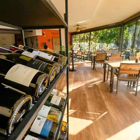 Club Berke Ranch International Horseback Riding Szálloda 3*